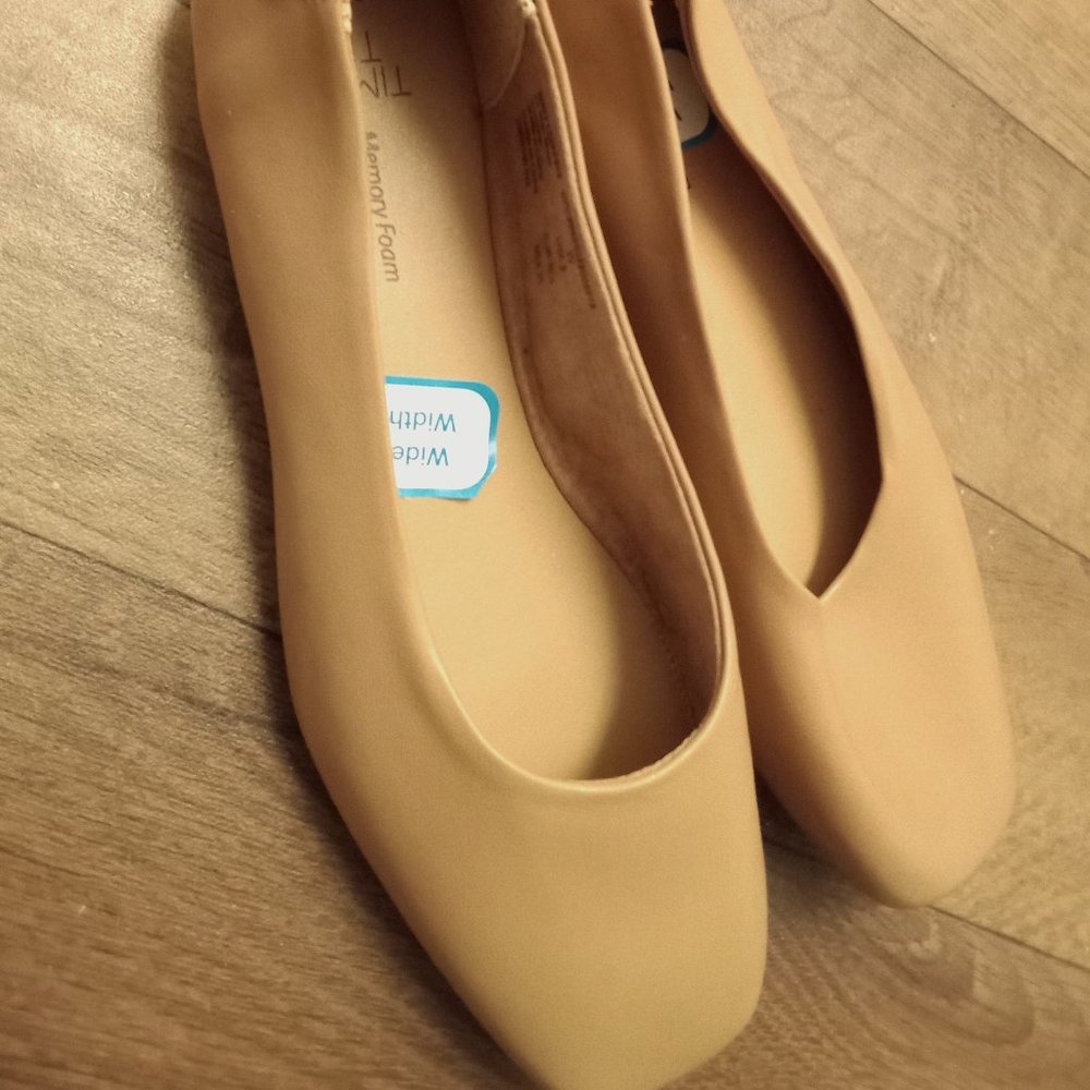 Time & Tru Flats With Memory Foam  8W